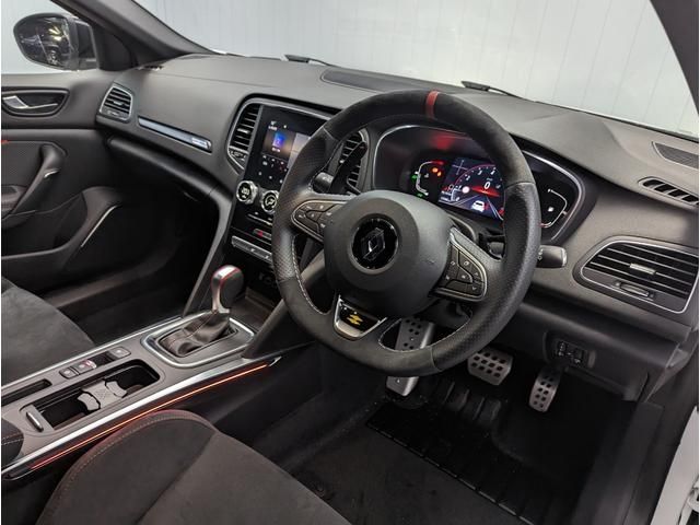 Renault MEGANE 2021-06 19424-1