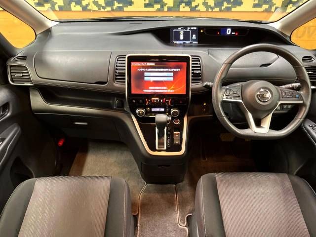 Nissan SERENA 2018-03 196797-1