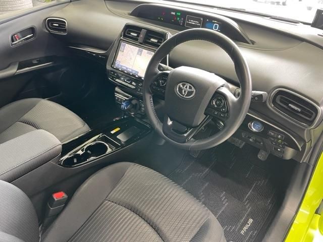 Toyota PRIUS 2019-01 984-7