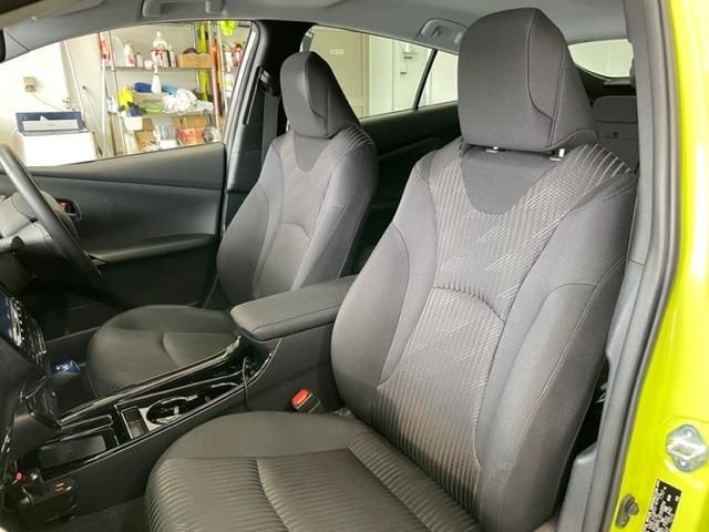 Toyota PRIUS 2019-01 984-6