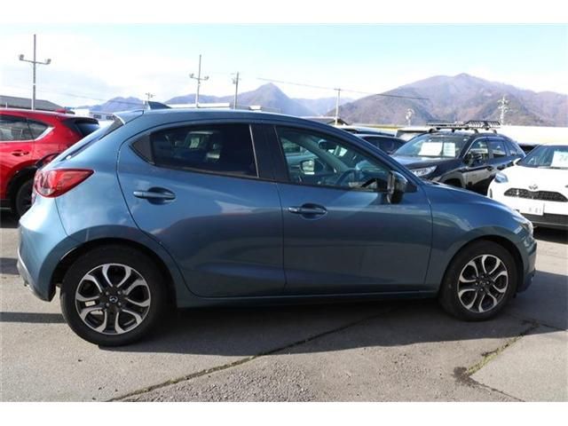 Mazda DEMIO 2015-01 698-26