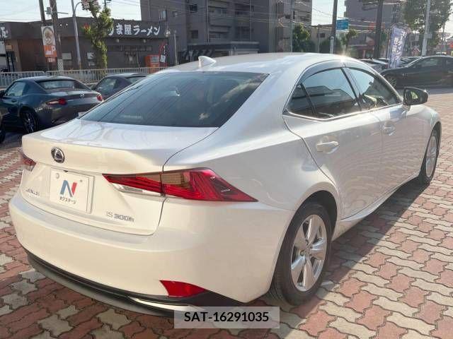 Lexus IS 2017-04 388343-17