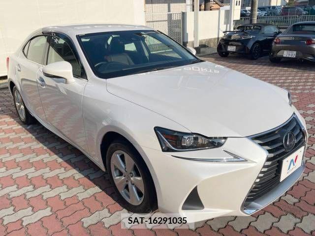 Lexus IS 2017-04 388343-16