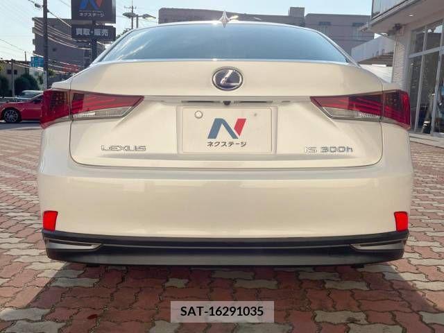 Lexus IS 2017-04 388343-15
