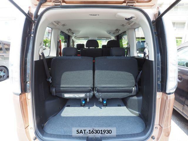 Nissan SERENA 2016-05 393851-18