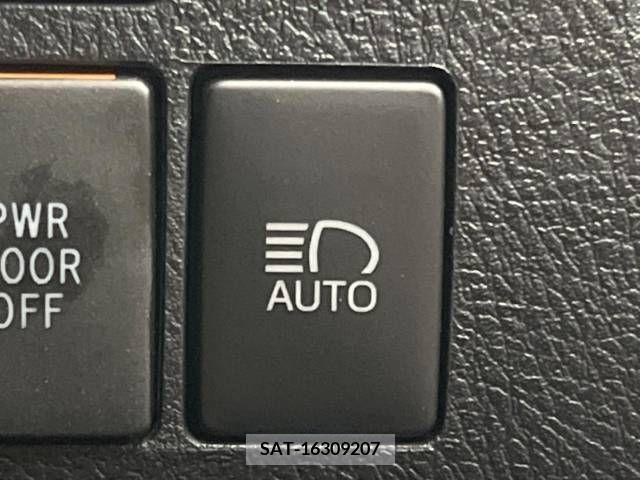 Toyota ALPHARD 2021-04 215842-7