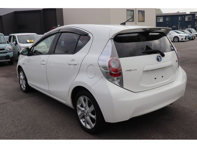 Toyota AQUA 2012-09 29257-6