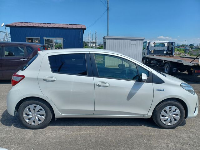 Toyota VITZ HYBRID 2018-08 5184-3