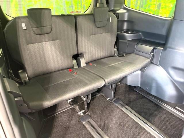 Toyota VOXY 2023-04 186409-10
