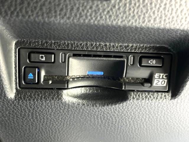 Toyota VOXY 2023-04 186409-6