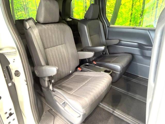Toyota VOXY 2023-04 186409-9