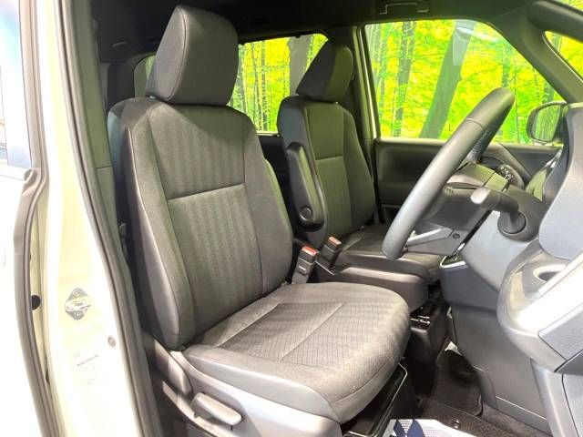 Toyota VOXY 2023-04 186409-8