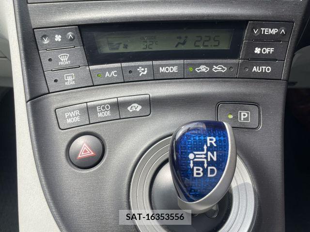 Toyota PRIUS 2011-10 326981-12