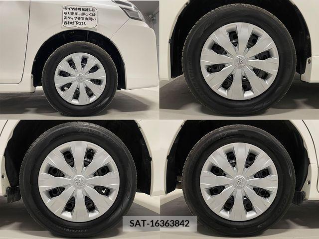Toyota VOXY 2019-06 348685-26
