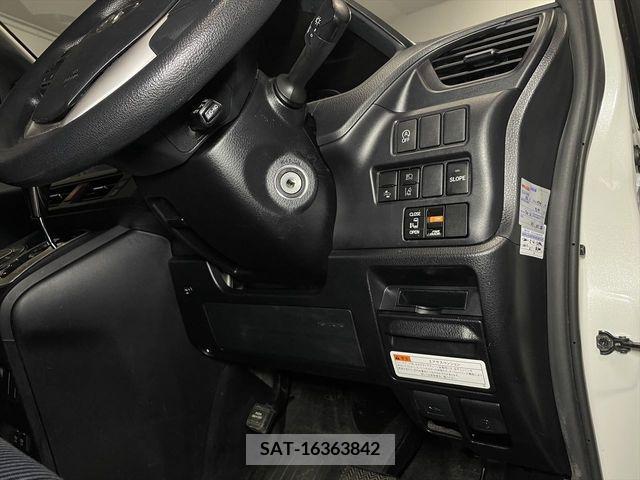 Toyota VOXY 2019-06 348685-22