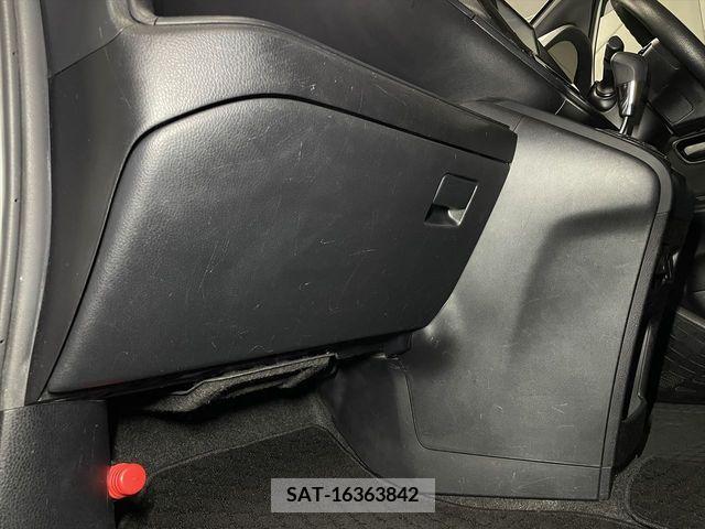 Toyota VOXY 2019-06 348685-21