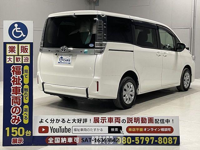 Toyota VOXY 2019-06 348685-19