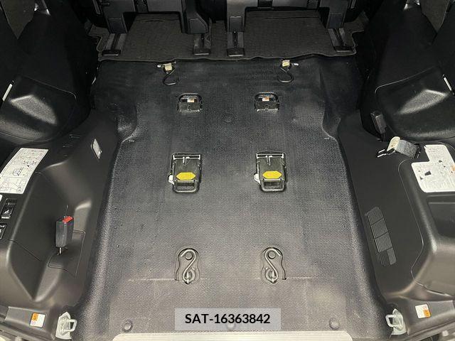 Toyota VOXY 2019-06 348685-12