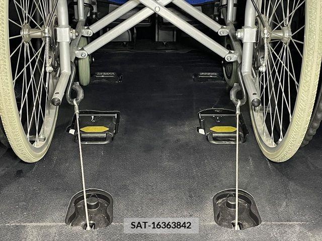 Toyota VOXY 2019-06 348685-11
