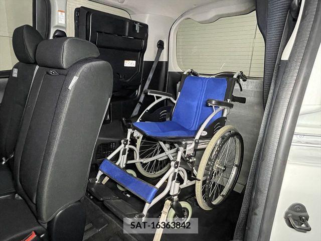 Toyota VOXY 2019-06 348685-9