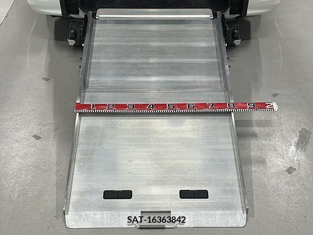Toyota VOXY 2019-06 348685-5