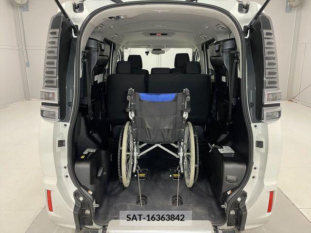 Toyota VOXY 2019-06 348685-8