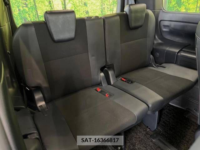 Toyota NOAH 2018-12 341165-10