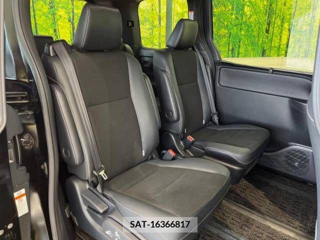 Toyota NOAH 2018-12 341165-9
