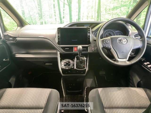 Toyota VOXY 2019-07 341531-1