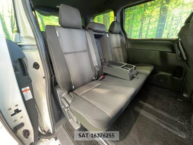 Toyota VOXY 2019-07 341531-9