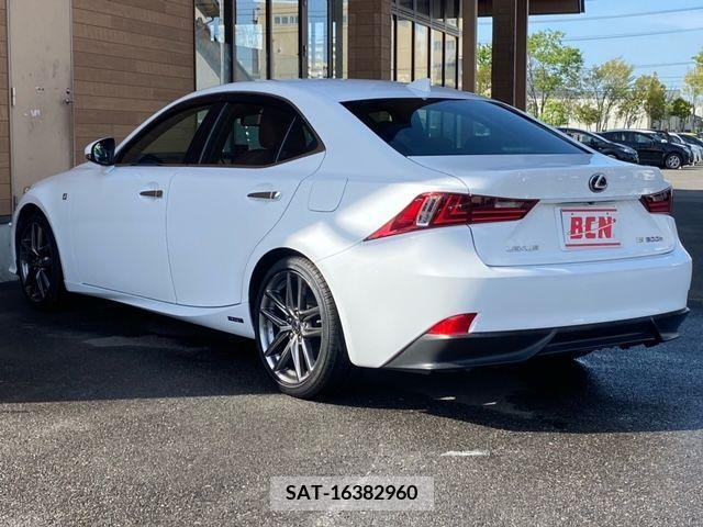 Lexus IS 2013-01 297909-8