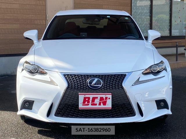 Lexus IS 2013-01 297909-16