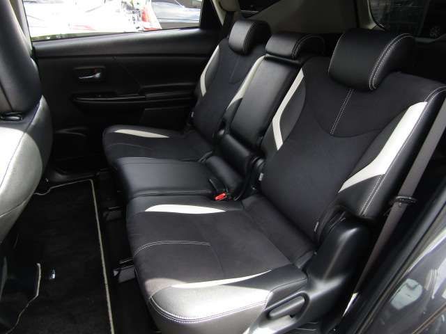 Toyota PRIUS ALPHA 2016-10 17230-9
