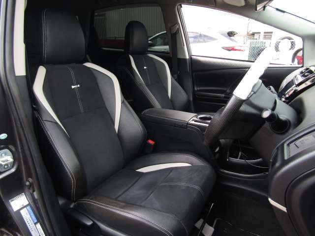 Toyota PRIUS ALPHA 2016-10 17230-8