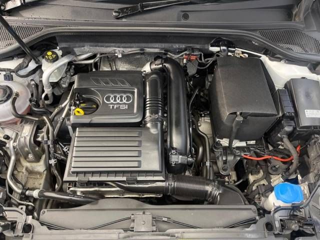 Audi Q2 2017-11 27126-17