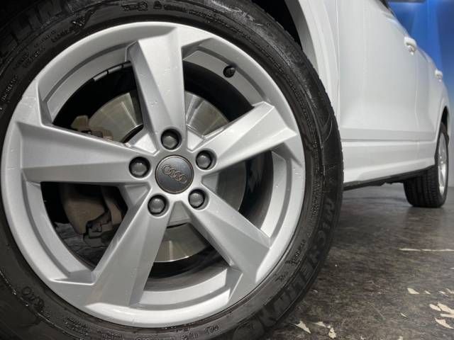 Audi Q2 2017-11 27126-16