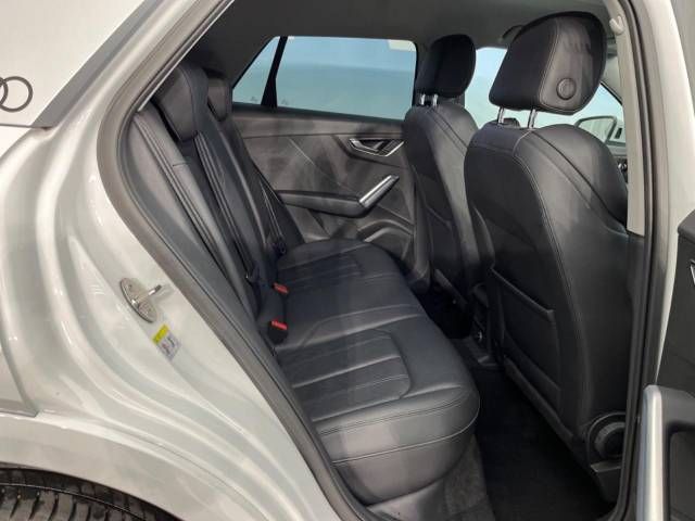 Audi Q2 2017-11 27126-10