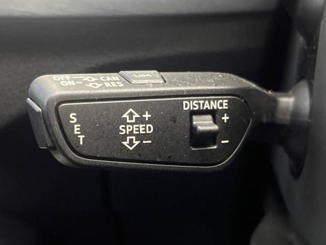 Audi Q2 2017-11 27126-4