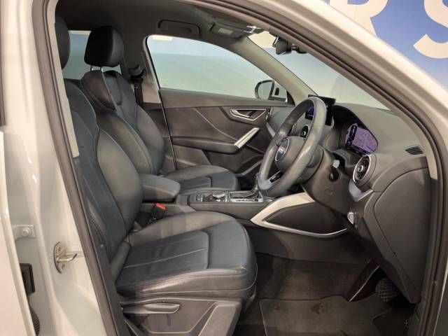 Audi Q2 2017-11 27126-9