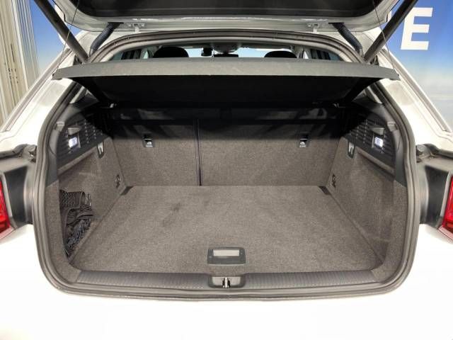 Audi Q2 2017-11 27126-18