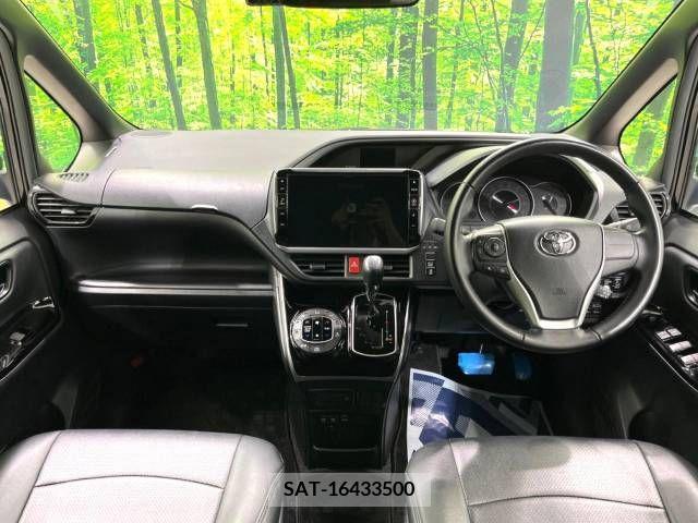 Toyota VOXY 2020-12 243817-1