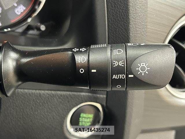 Toyota AURIS 2013-01 222919-6