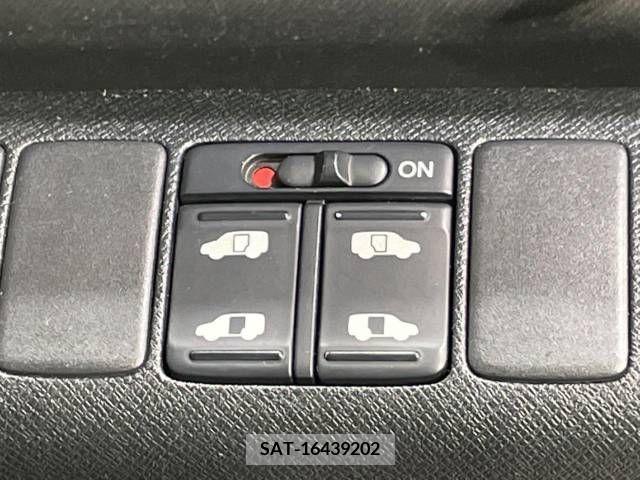 Honda e 2010-06 377756-4
