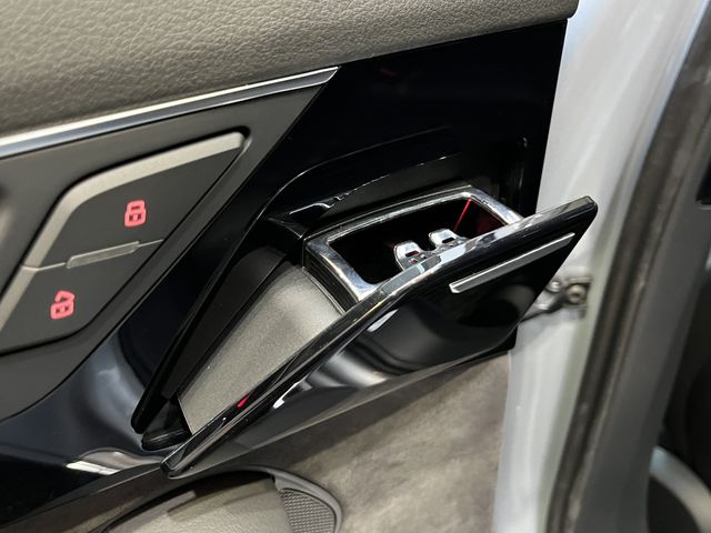 Audi A8 2013-03 28853-19
