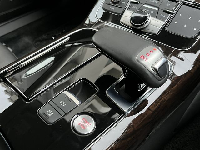 Audi A8 2013-03 28853-7