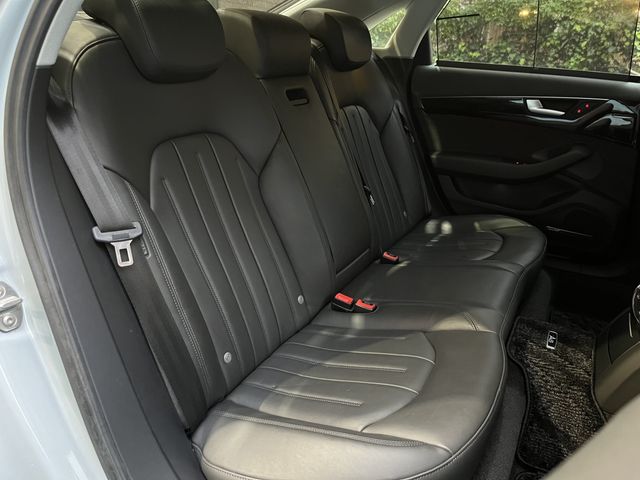 Audi A8 2013-03 28853-16