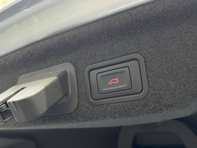 Audi A8 2013-03 28853-25