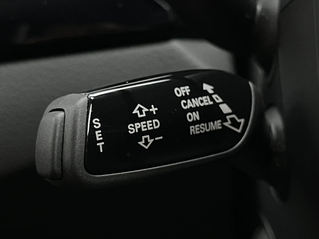 Audi A8 2013-03 28853-11