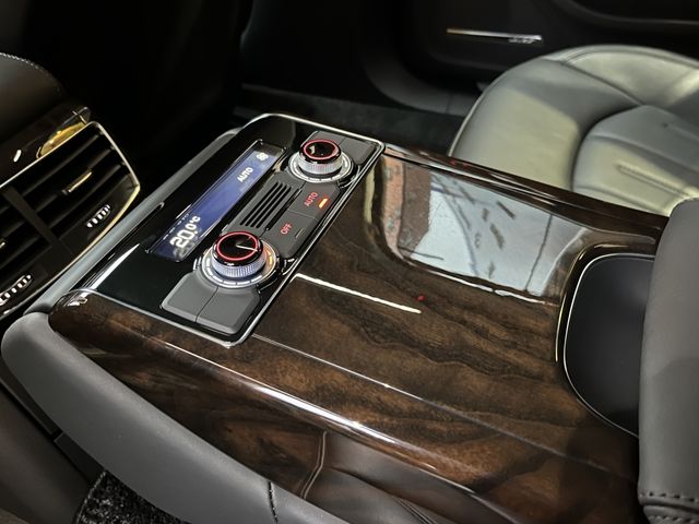 Audi A8 2013-03 28853-24
