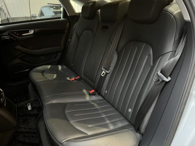 Audi A8 2013-03 28853-17